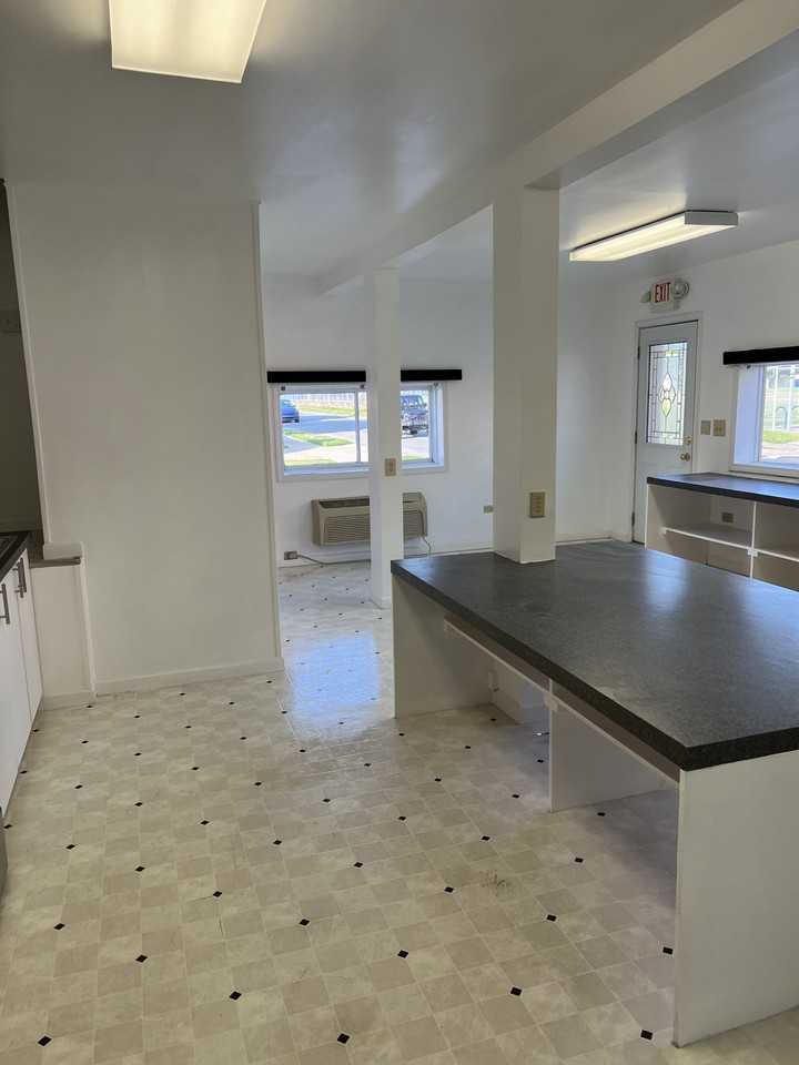 359 Court Ave #359 - Photo 3 of 12