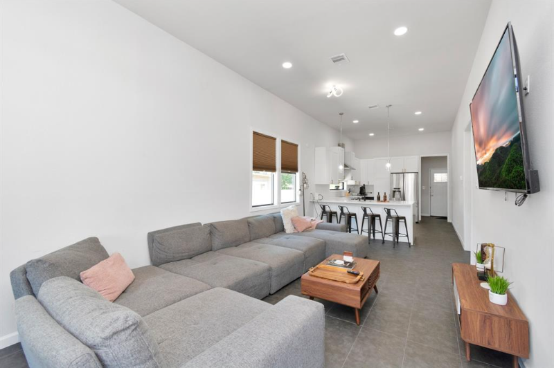 3439 Reeves St - Photo 3 of 13