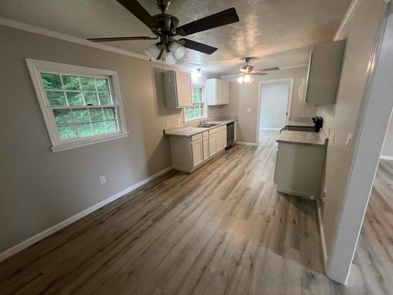 16190 Inwood Dr - Photo 2 of 10