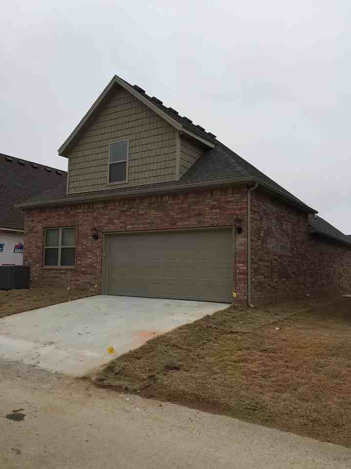 3218 Southwest Stonepoint Avenue - Photo 2 of 9