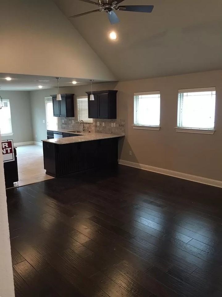 3218 Southwest Stonepoint Avenue - Photo 3 of 9