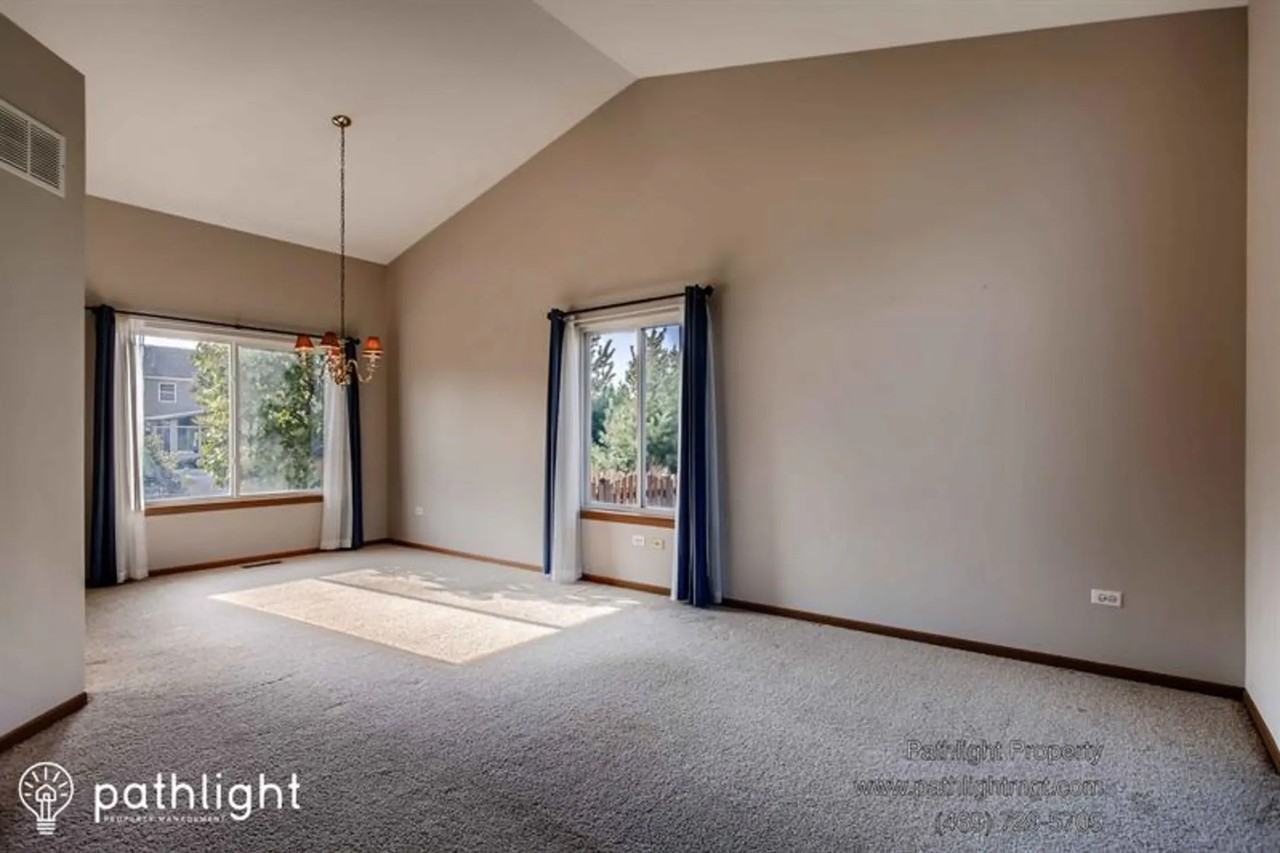 50 Raven Dr - Photo 2 of 12