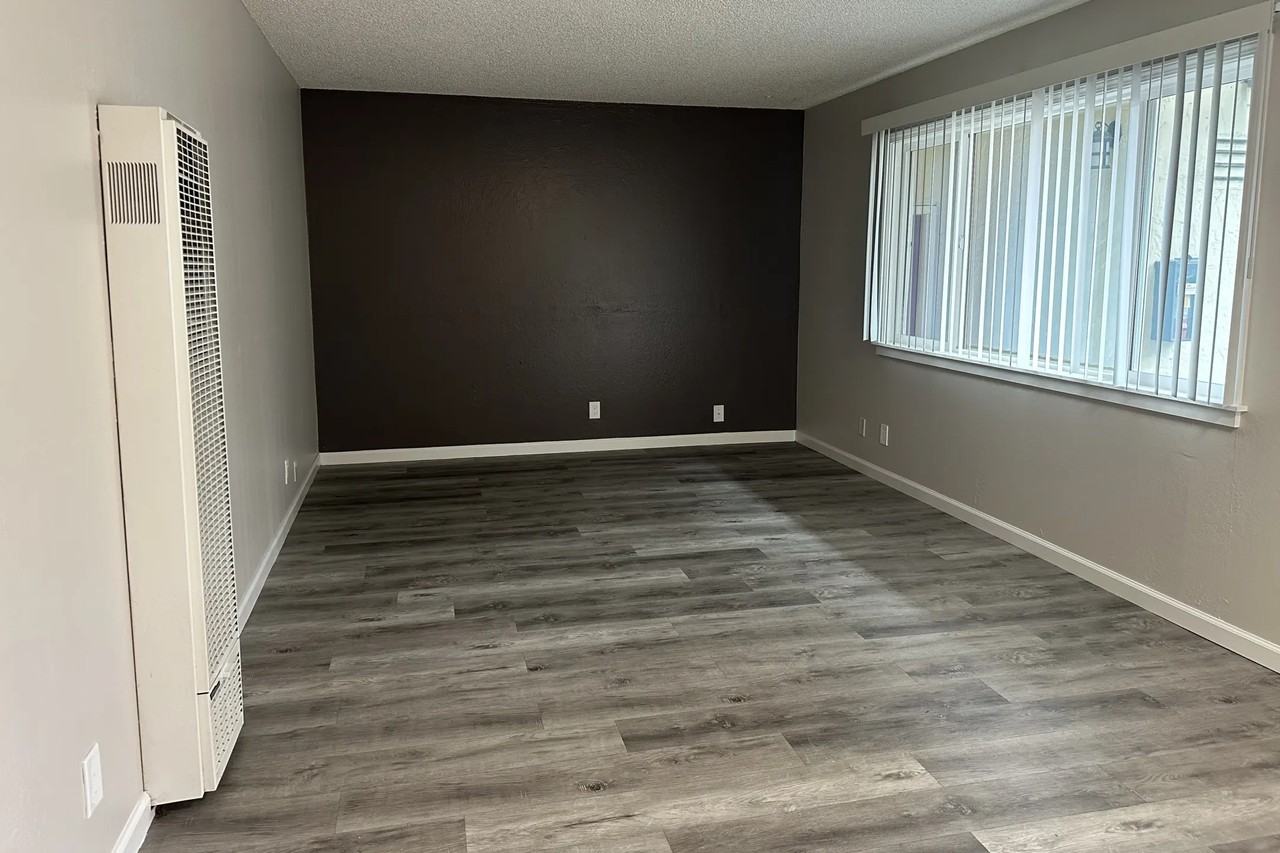 3685 Cape Cod Ct - Photo 2 of 8
