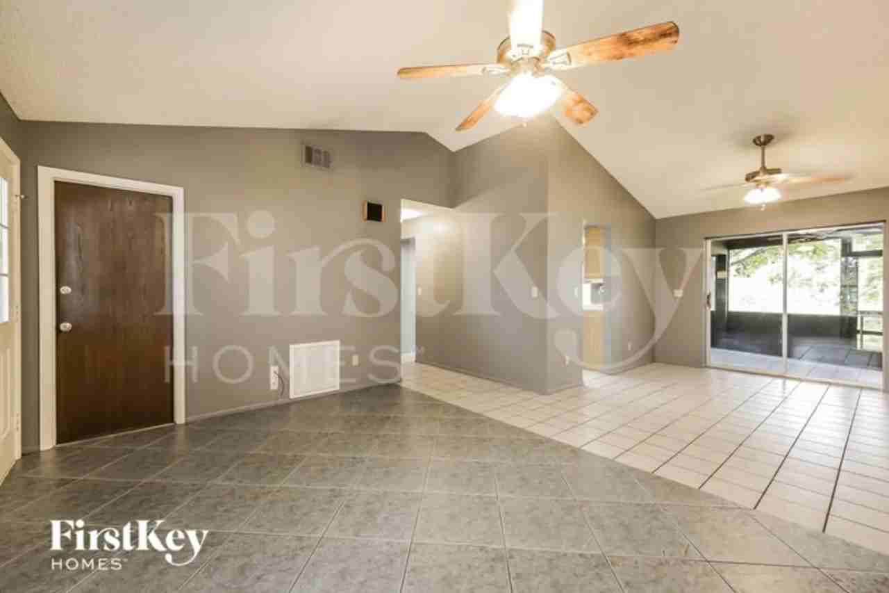 17133 Capri Dr - Photo 3 of 16