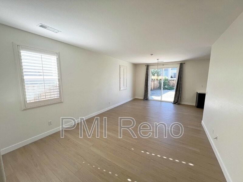 525 Verelli Ct - Photo 3 of 14