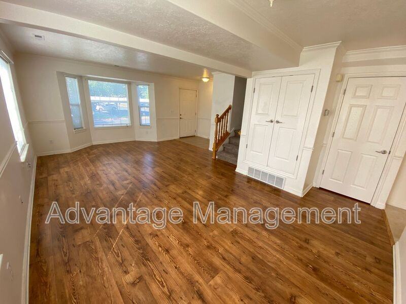 973 Se - Photo 2 of 10