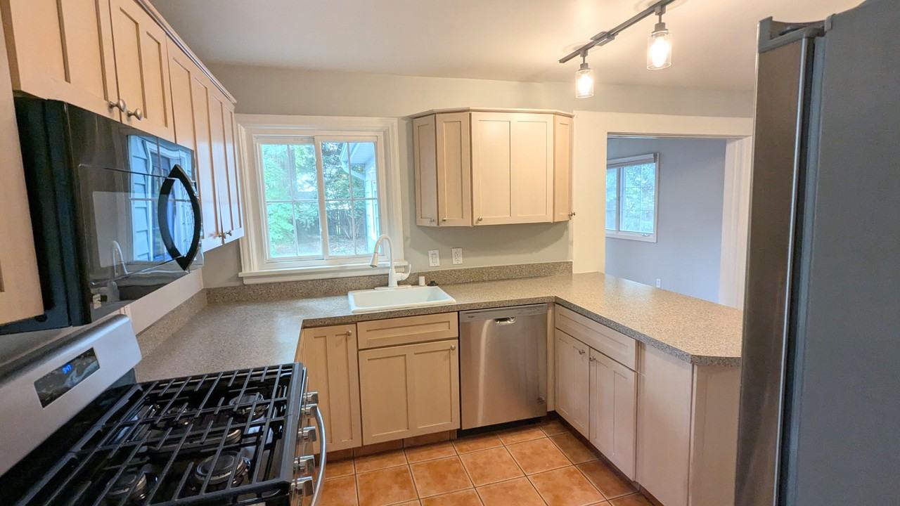 926 17th St S - Photo 7 of 29