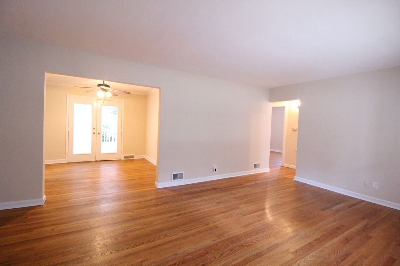 5625 Walmer St - Photo 3 of 11