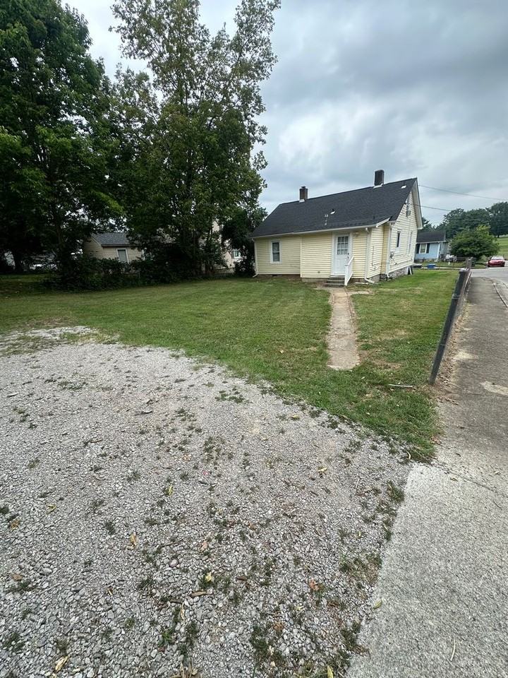 649 Golfview Drive - Photo 3 of 13