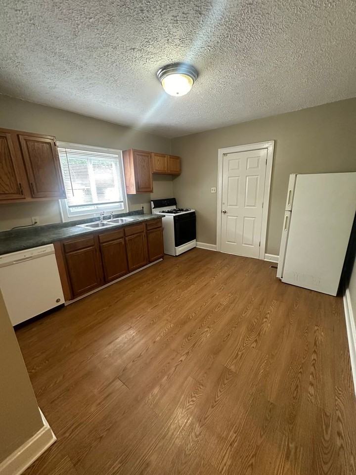 649 Golfview Drive - Photo 7 of 13