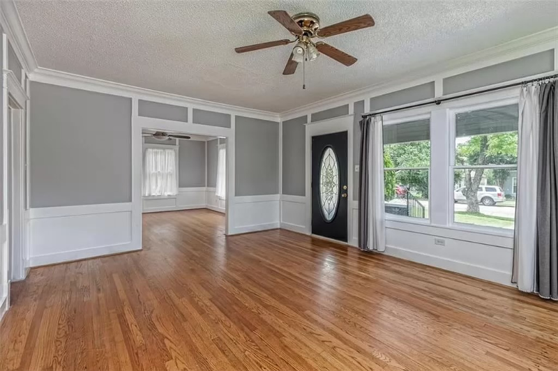 2627 Fort Ave - Photo 3 of 18