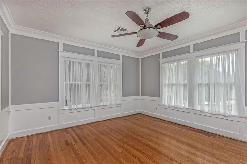 2627 Fort Ave - Photo 5 of 18