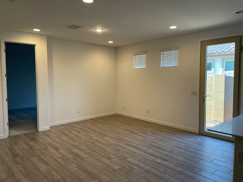 533 S Avocet St #B - Photo 3 of 7