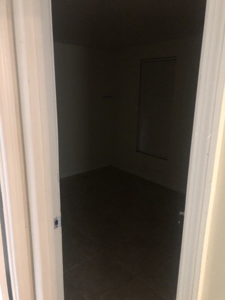 509 E Oakwood St #NA - Photo 3 of 16