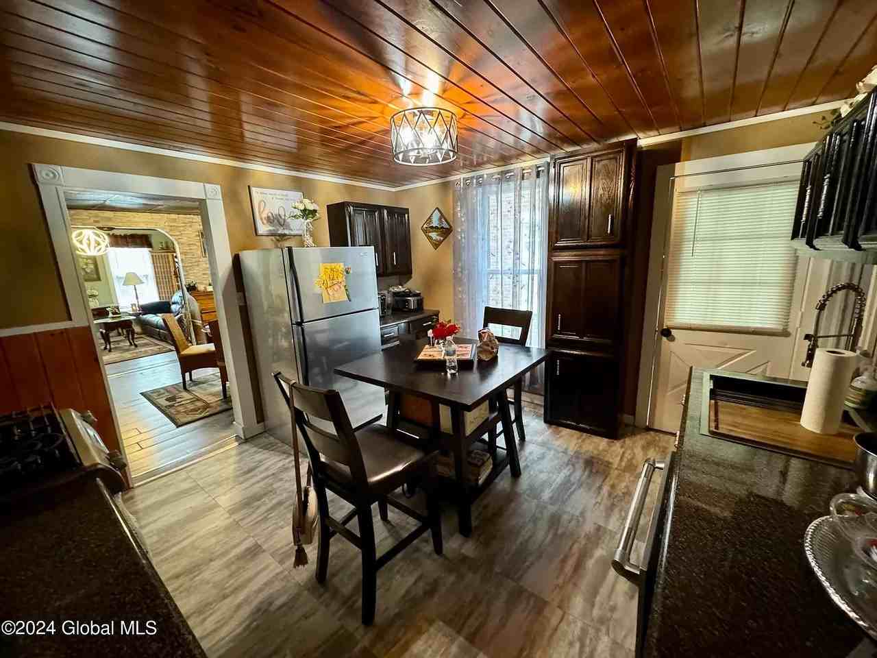 107 Dove St - Photo 2 of 3