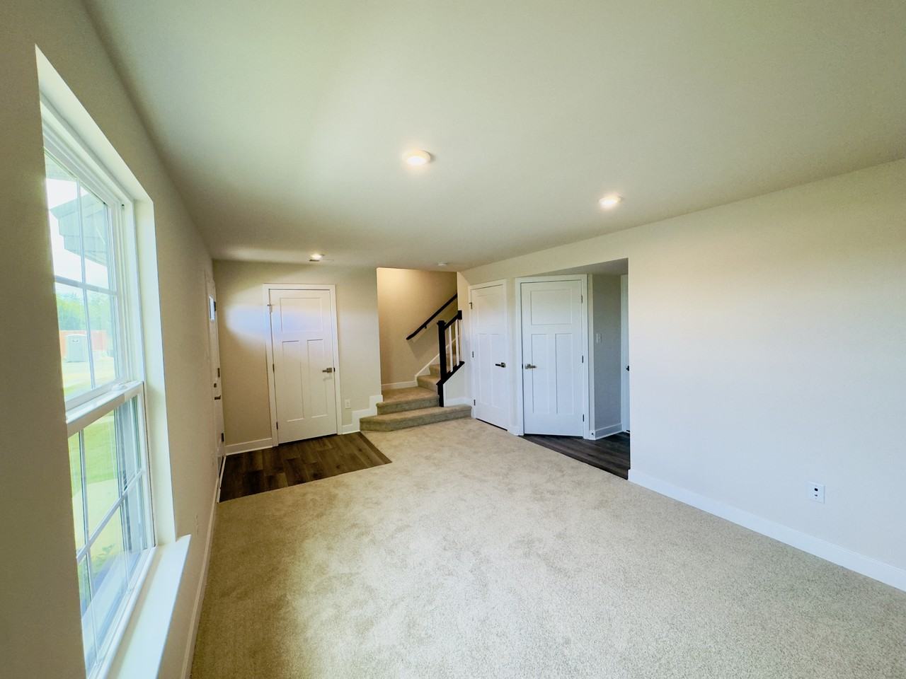 342 E Green St - Photo 2 of 20