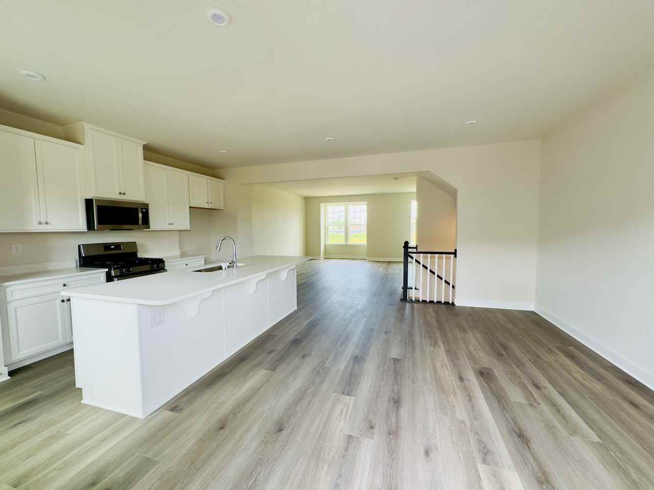 342 E Green St - Photo 4 of 20