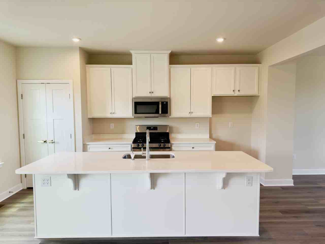 342 E Green St - Photo 5 of 20