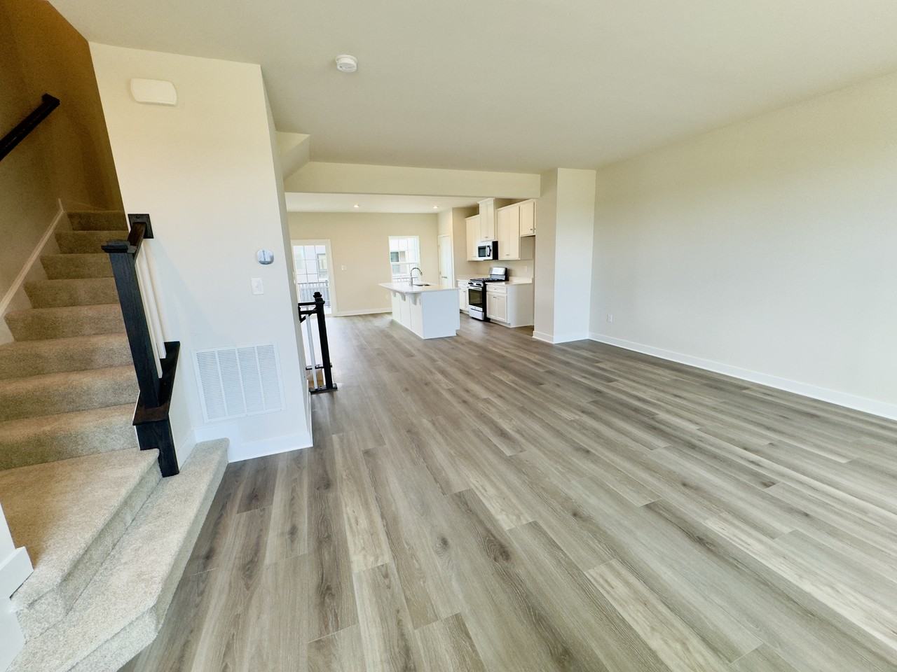 342 E Green St - Photo 6 of 20