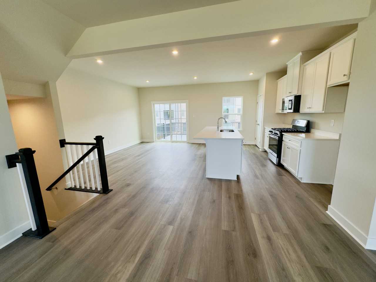 342 E Green St - Photo 7 of 20