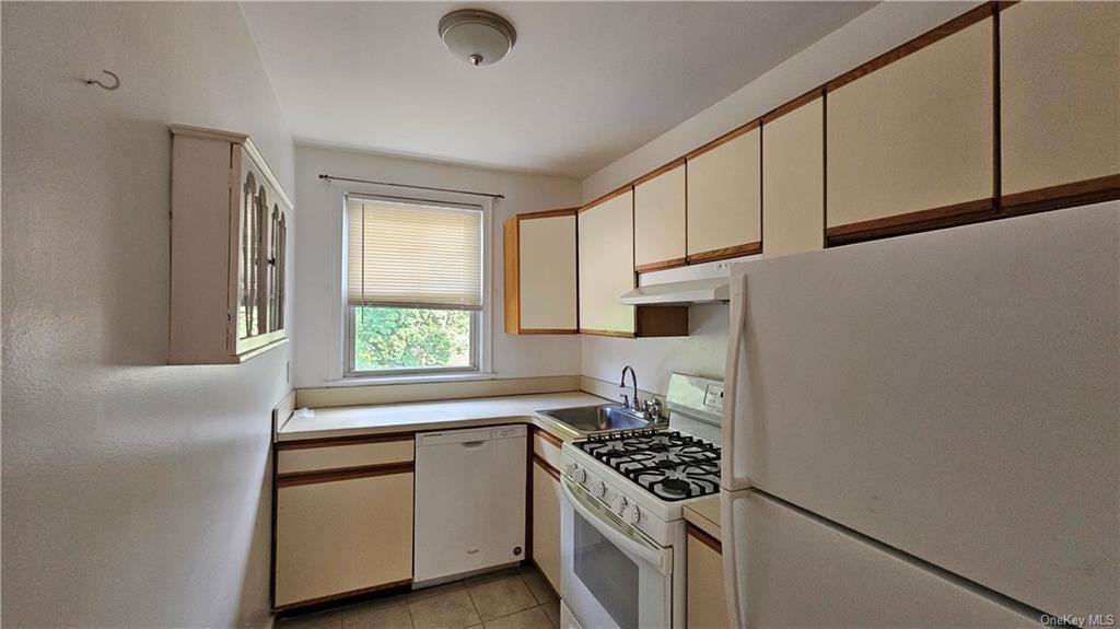 14 Wainwright Ave - Photo 3 of 5