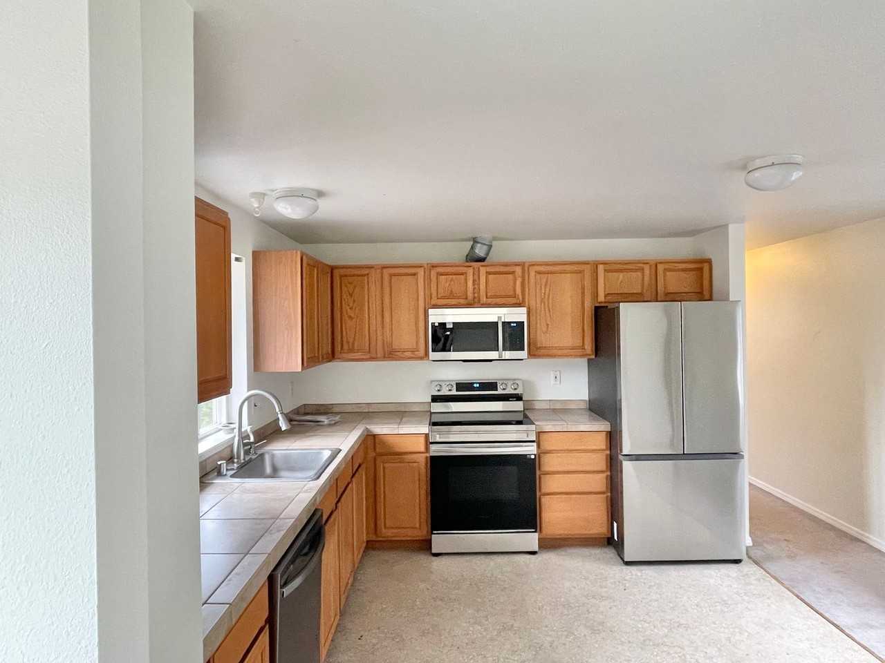 9022 20th Ave Ne - Photo 4 of 27
