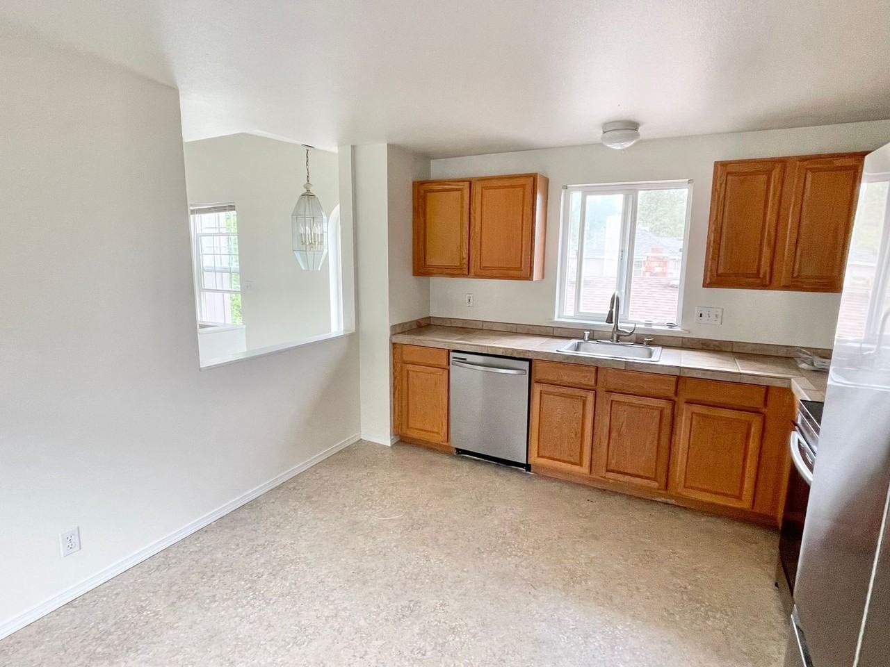 9022 20th Ave Ne - Photo 3 of 27
