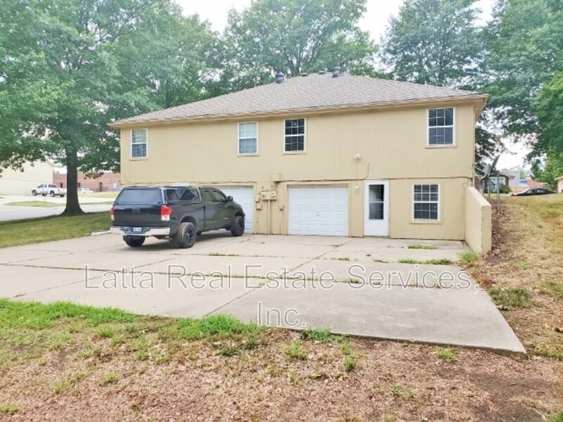 1900 Sw 6th St - Photo 2 of 14