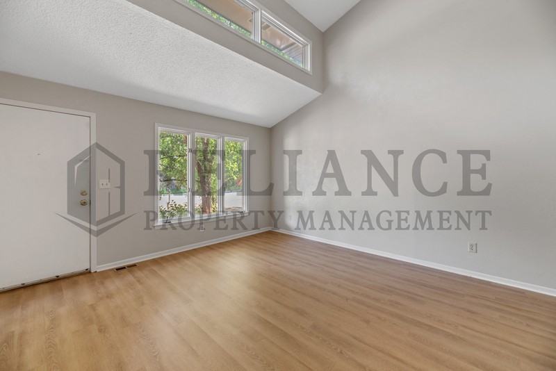 10919 W Nantucket St - Photo 5 of 26
