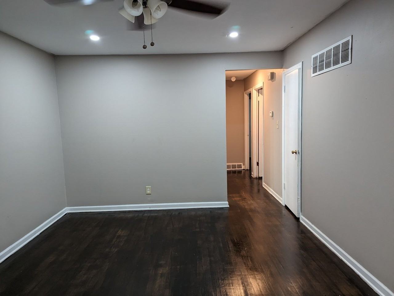 4300 Laurel Ave - Photo 3 of 9