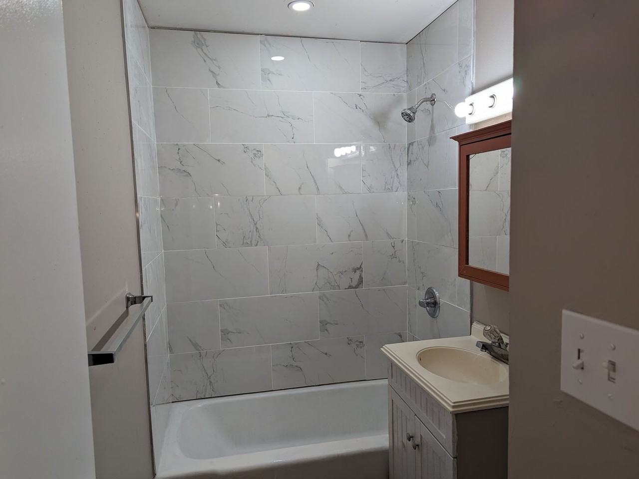 4300 Laurel Ave - Photo 4 of 9