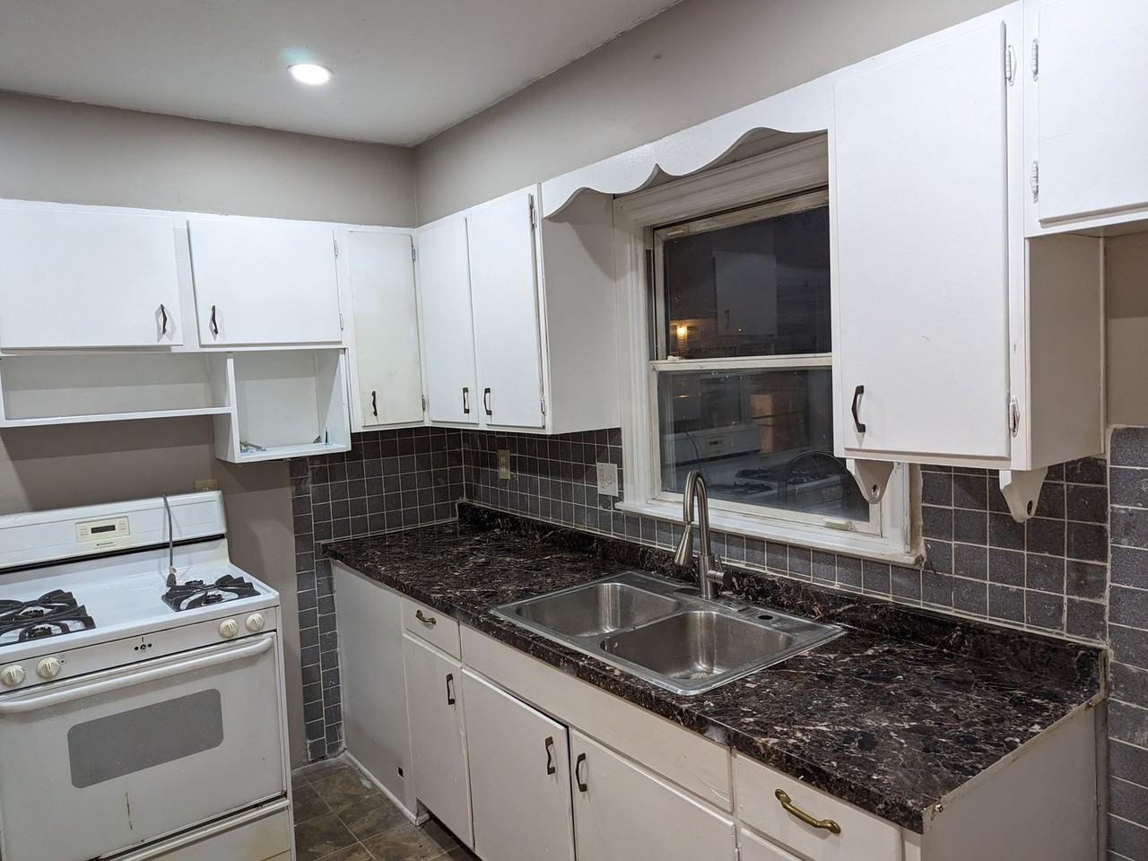 4300 Laurel Ave - Photo 7 of 9