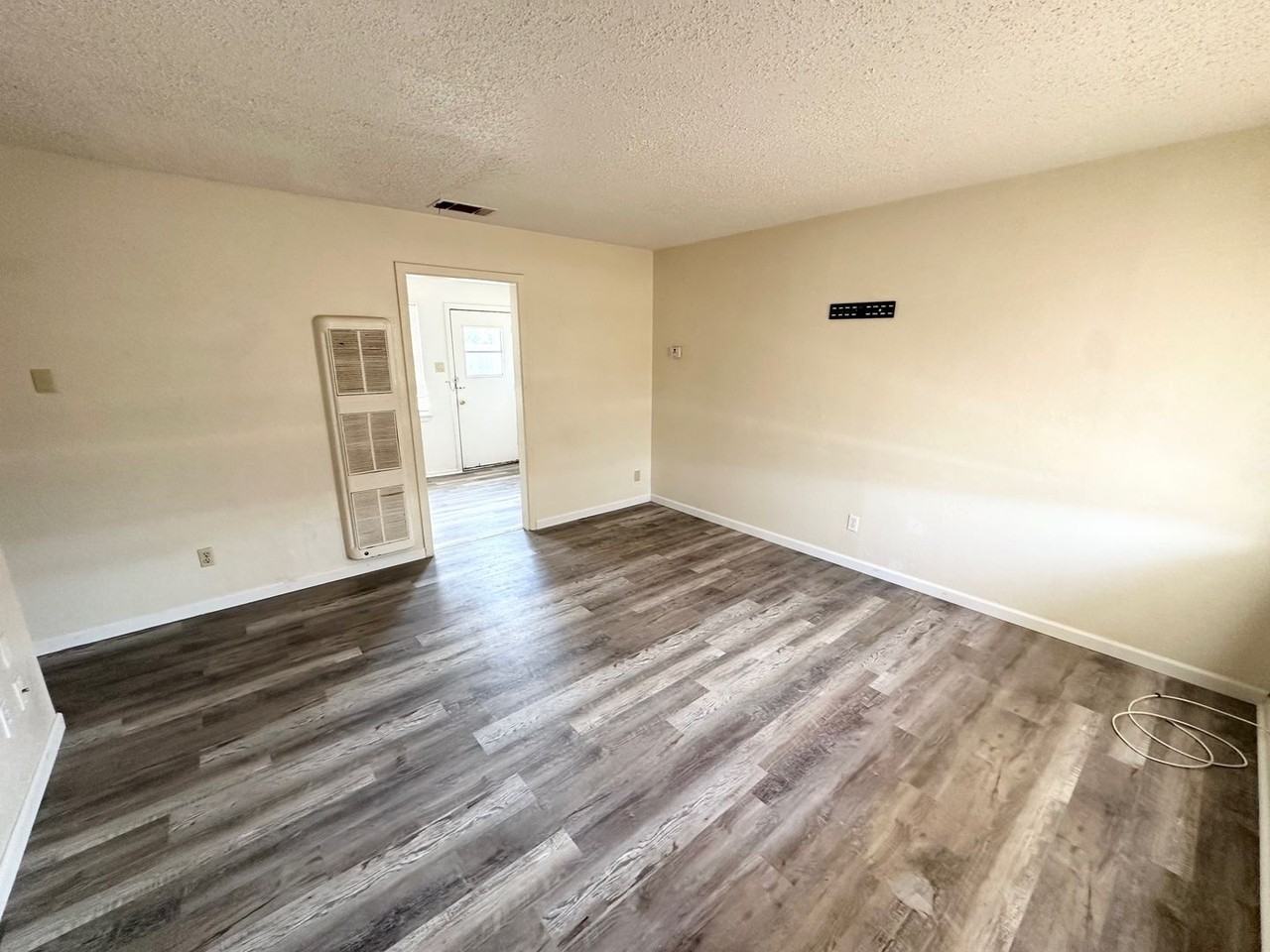 4723 Crockett Ave - Photo 2 of 10