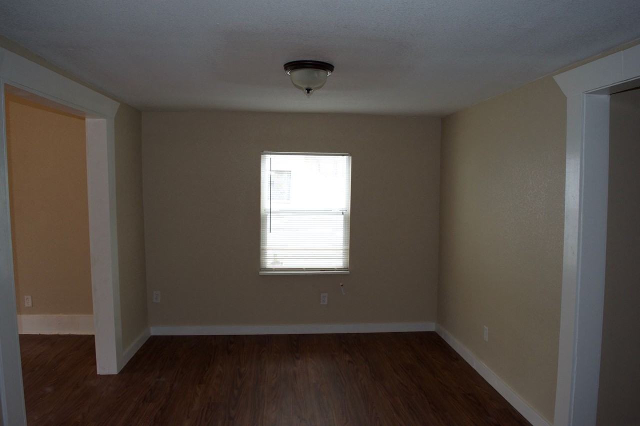 521 521 S Polaris - Photo 5 of 14