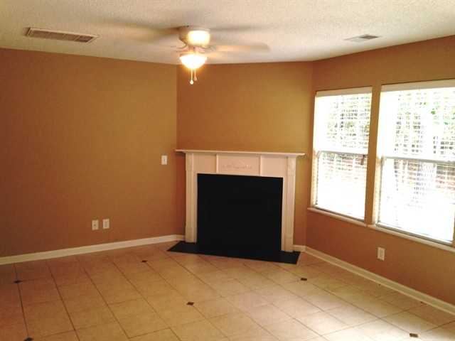 409 Aberdeen Cir - Photo 2 of 9