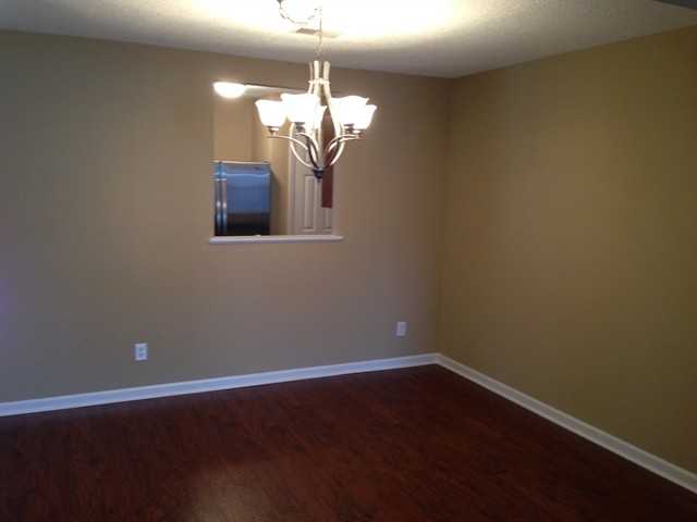 409 Aberdeen Cir - Photo 3 of 9