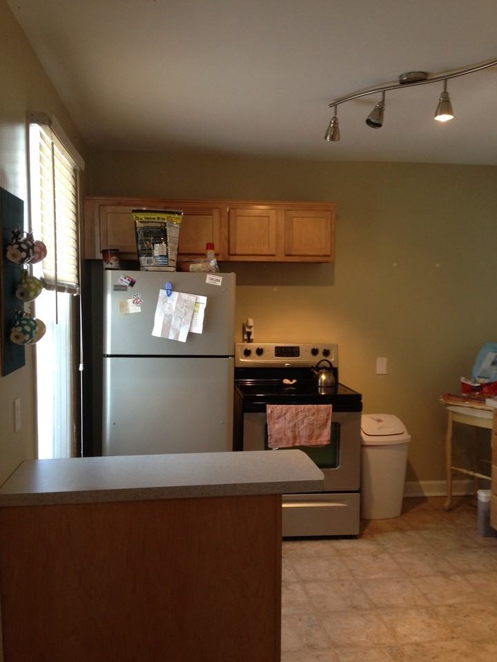 811-811 1/2 E 4th - Photo 2 of 10