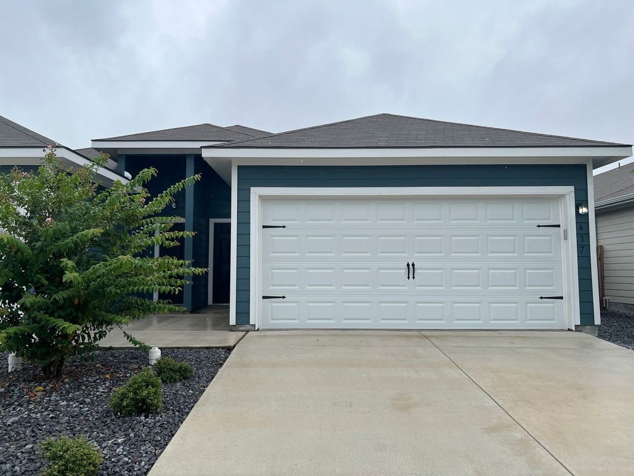 637 Ashers Pl - Photo 2 of 22