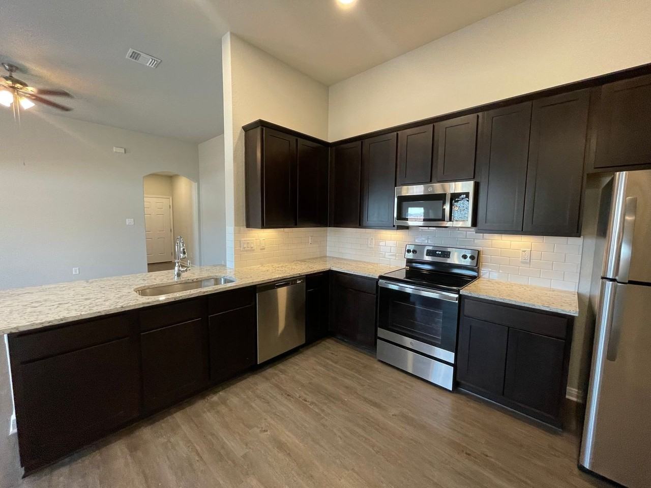 637 Ashers Pl - Photo 6 of 22