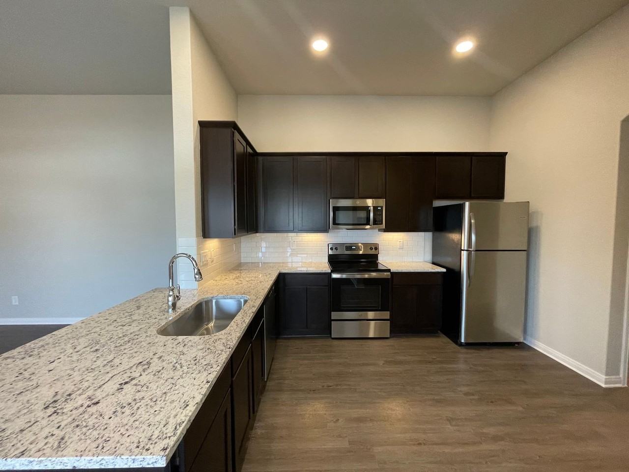 637 Ashers Pl - Photo 7 of 22