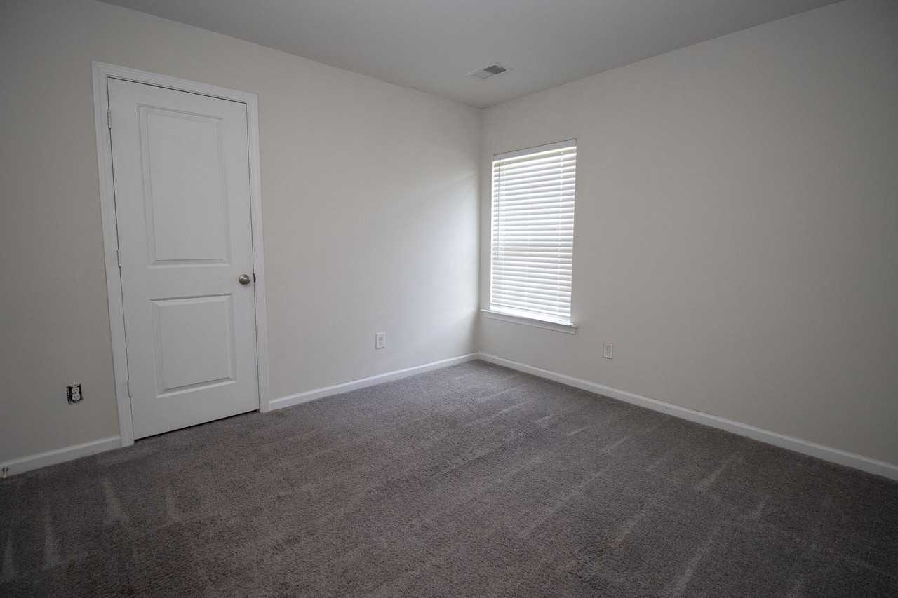 232 Bent Holly Dr - Photo 3 of 28