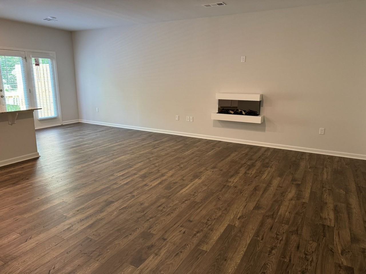 404 Stoneybrook Dr - Photo 2 of 12