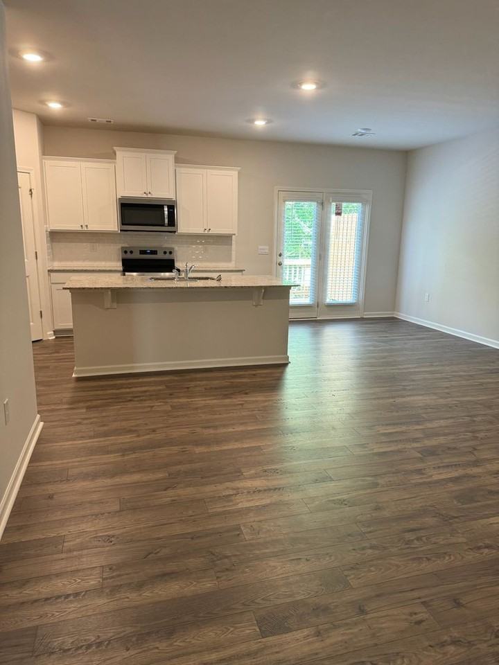 404 Stoneybrook Dr - Photo 3 of 12