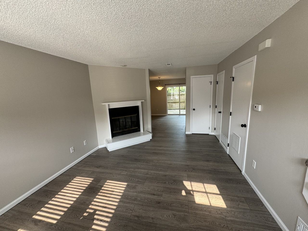 711 Sw Liggett Rd Apt C - Photo 3 of 5