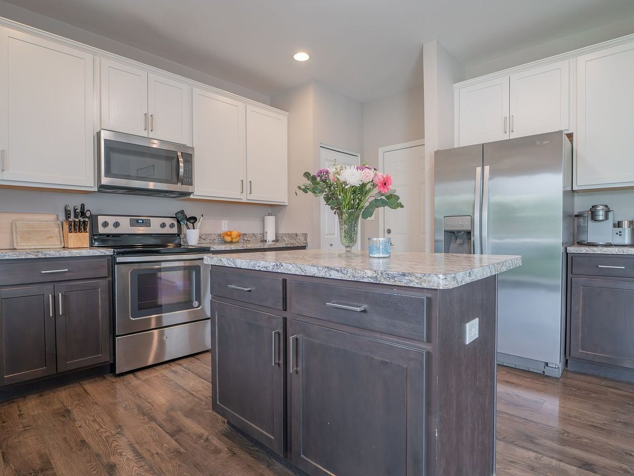 13204 Roosevelt Pl - Photo 3 of 43