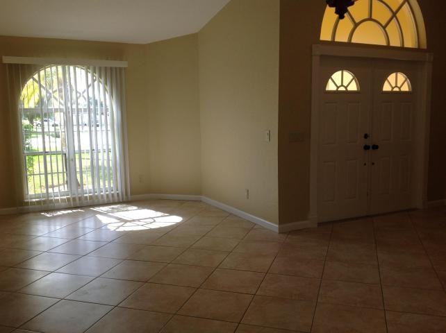 104 Oxford Court - Photo 2 of 5