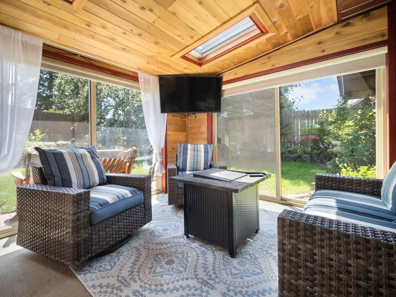 7310 N Fox Point Dr - Photo 2 of 35