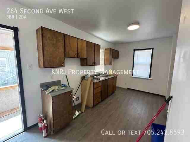 264 Second Ave W - Photo 3 of 19