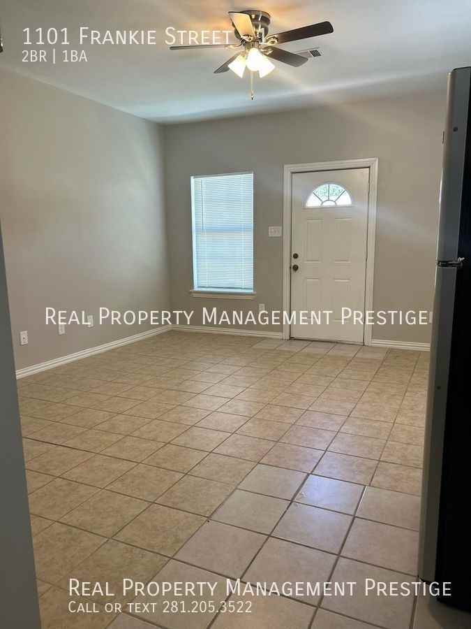 1101 Frankie St #1 - Photo 3 of 9