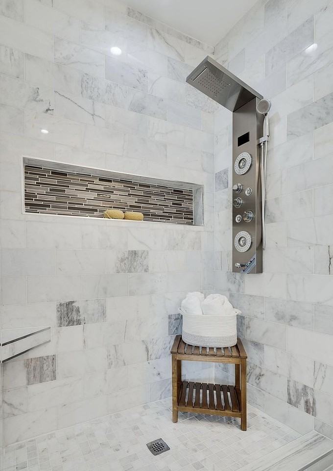 1027 Hamlin St Ne #NA - Photo 2 of 26